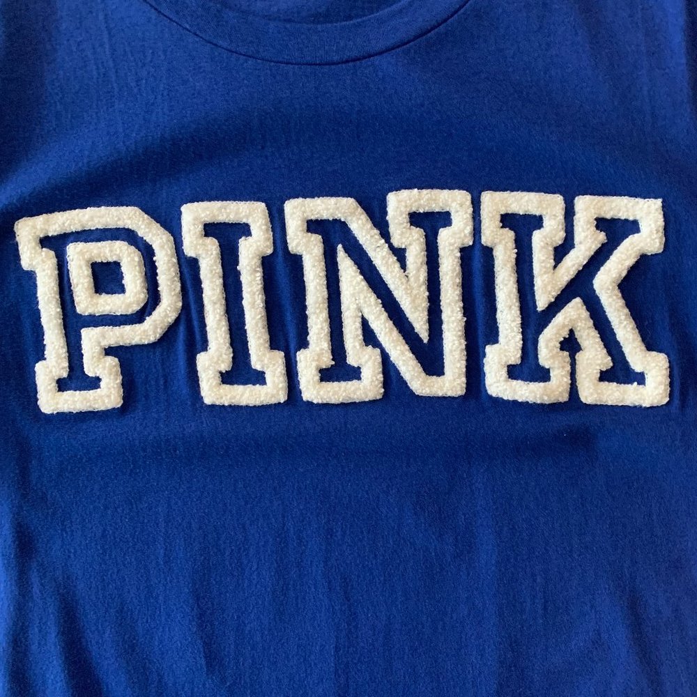 NWOT Victoria's Secret PINK Campus Tee Rose Embroidered With Sherpa Letters - Picture 5 of 9